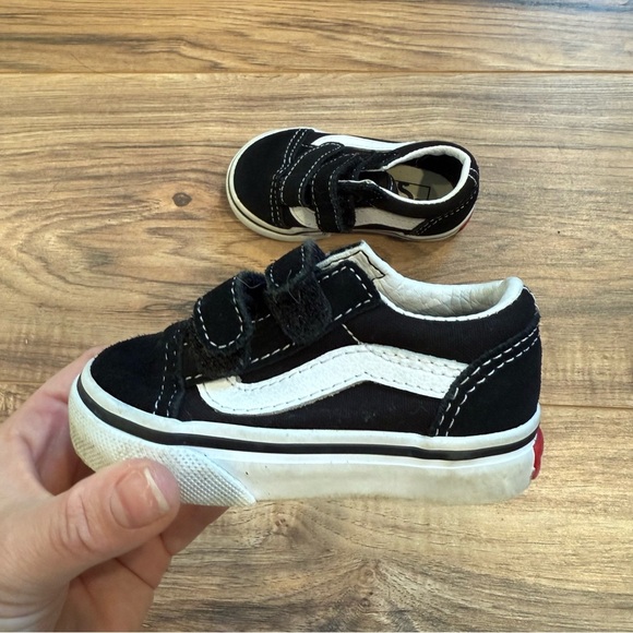 Vans Black and White Old Skool Sneakers Classic Skate Style - Picture 1 of 9